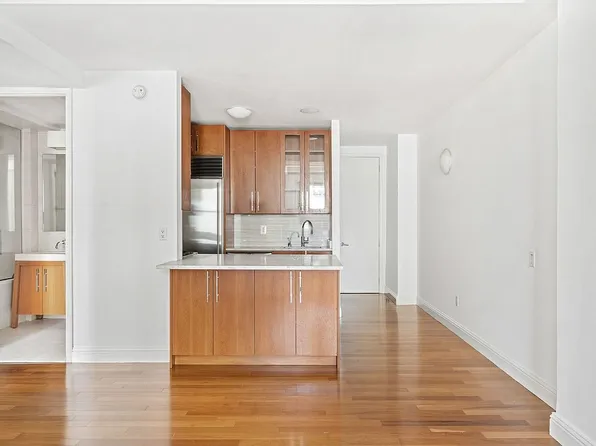 88 Greenwich St APT 1212, New York, NY 10006