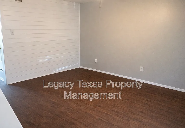 1409 Courtney Pl #C — Photo 2