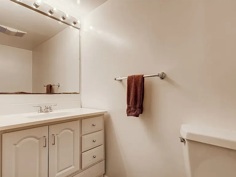 1375 Normandy Rd — Photo 16
