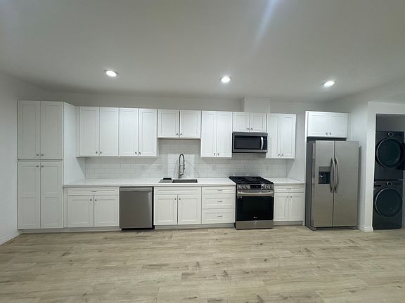 4th image of 555 Roberta Ave #553