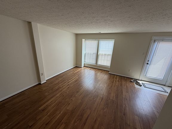 3rd image of 542 Hollyberry Way #1