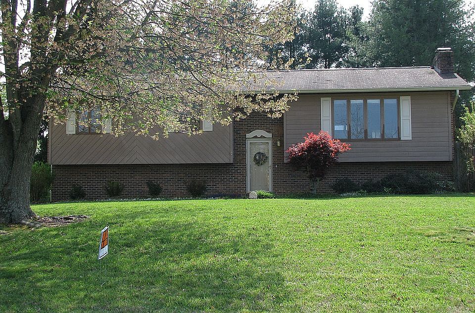 1st image of 2923 Newbern Dr