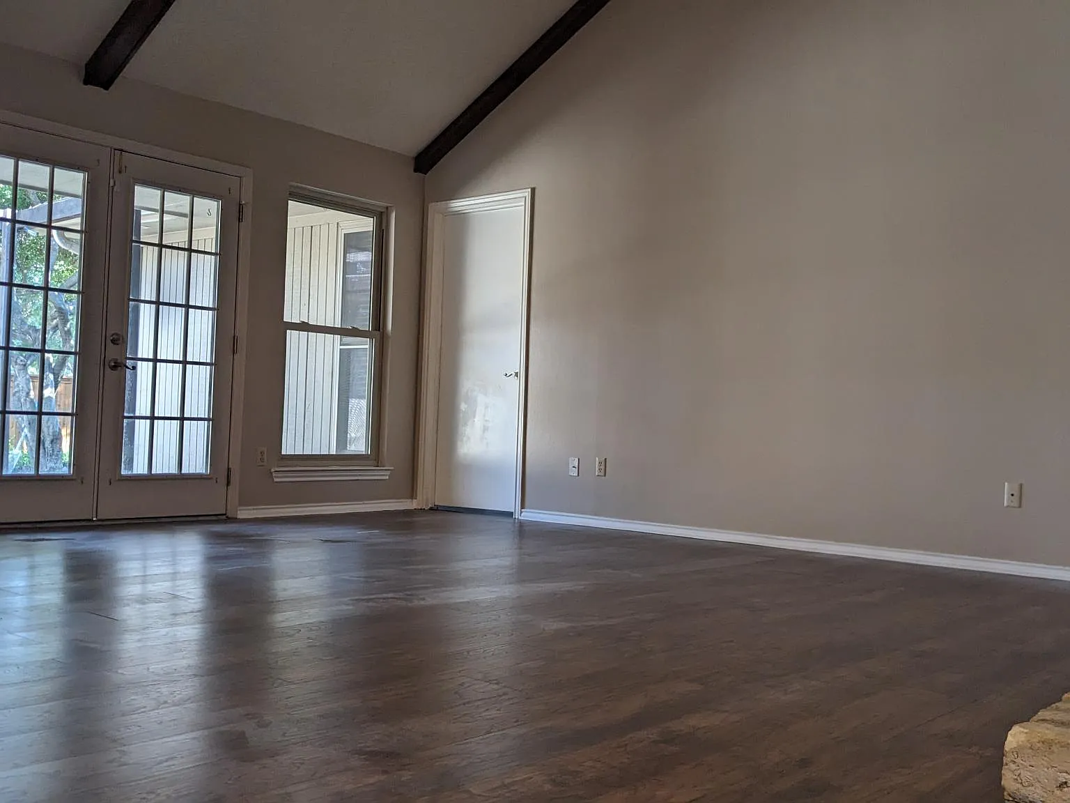 3 bed, 2068 sqft, $2,550 — Photo 2