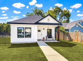 303 Pine Ave, Luling, TX 78648