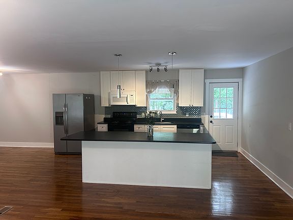 3rd image of 2918 Sprucewood Dr