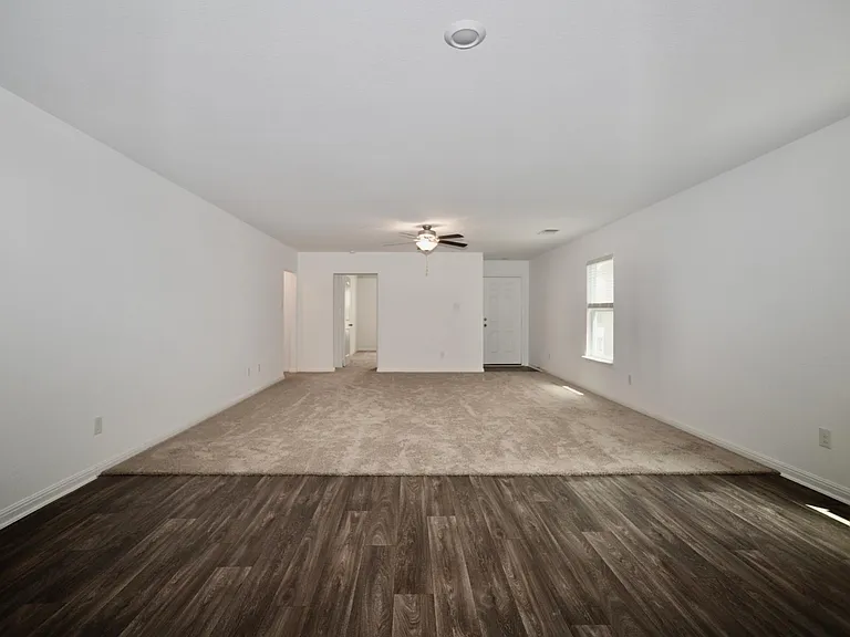 136 Maywood Ln — Photo 3