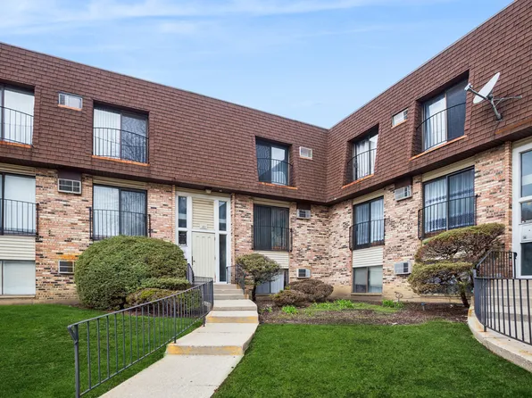 160 S Waters Edge Dr APT 202, Glendale Heights, IL 60139