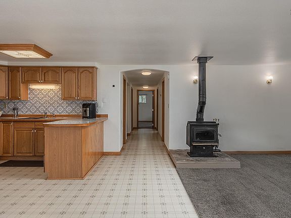 4th image of 363 Sweren St E