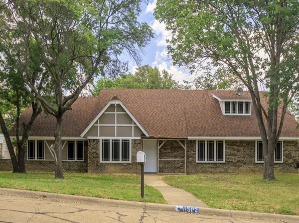 1502 Canadian Cir, Grand Prairie, TX 75050