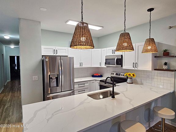 2nd image of 808 N 5th Avenue