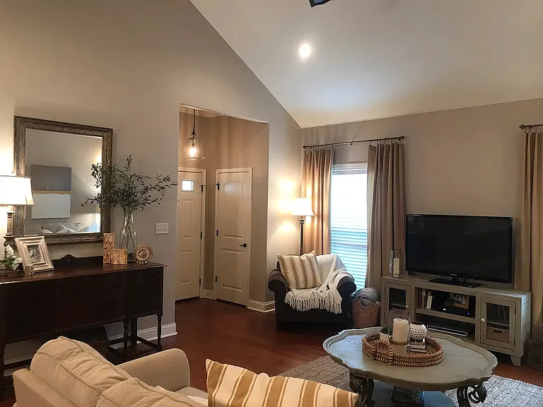 801 Wesley Ave — Photo 6
