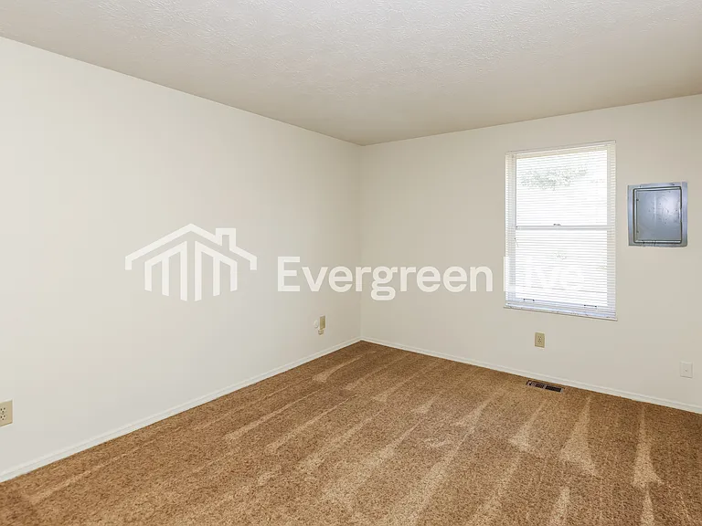 8676 Belle Chase Dr — Photo 10