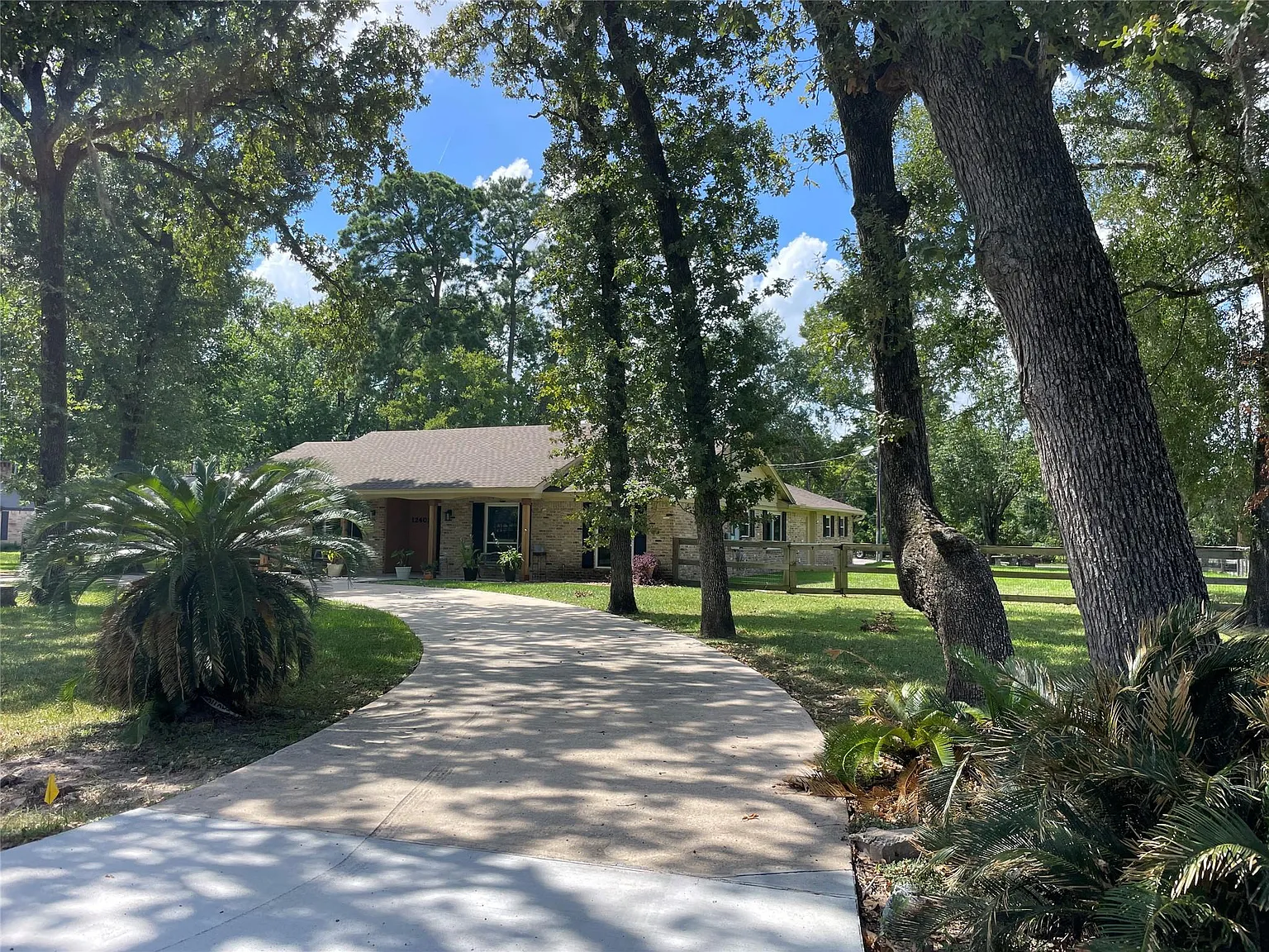 3 bed, 2.5 bath, 1958 sqft, $2,600 — Photo 2
