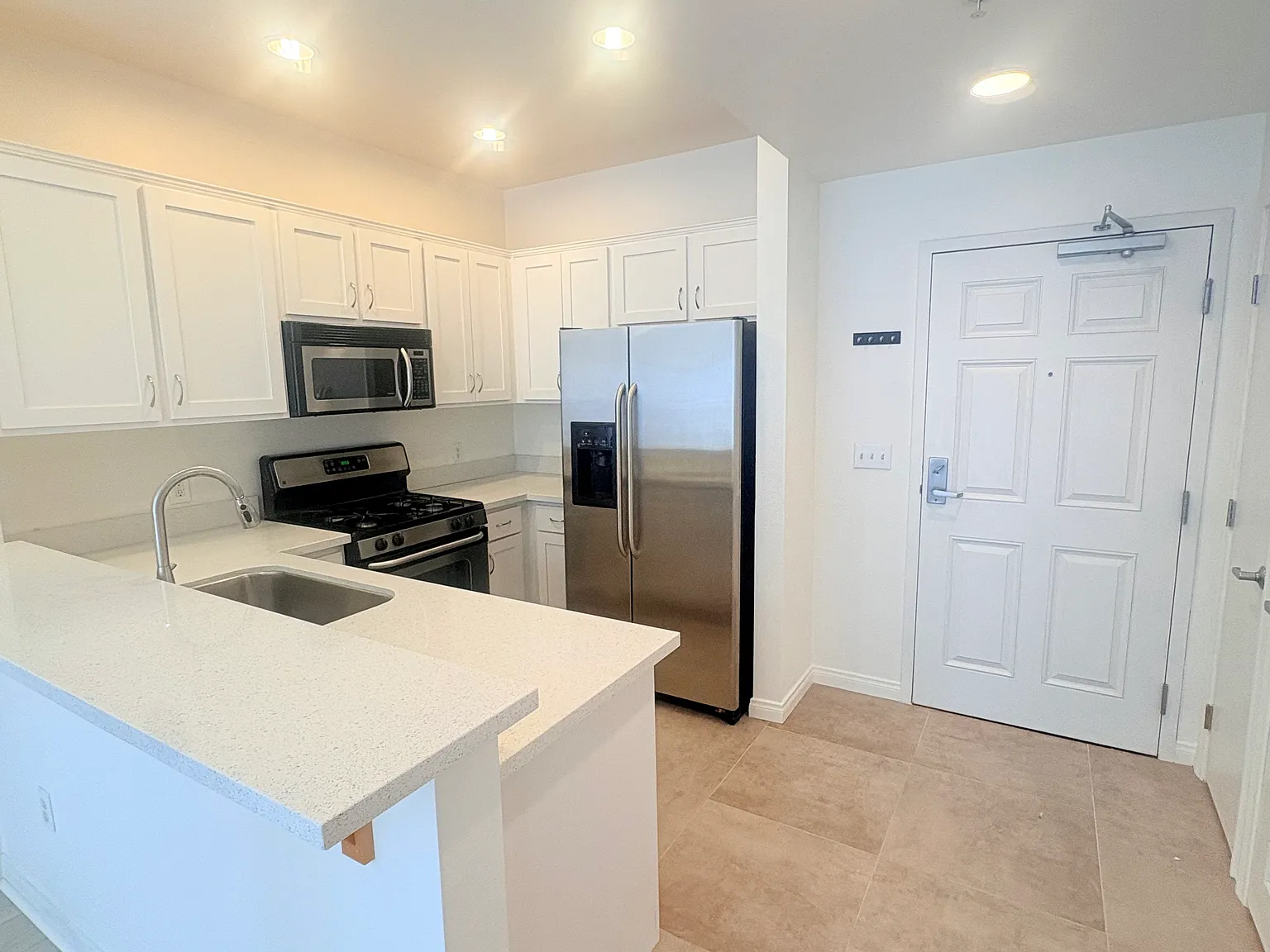 1 bed, 777 sqft, $2,950 — Photo 3