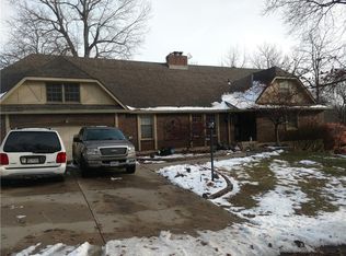 7043 Lakeshore Dr, Raytown, MO 64133
