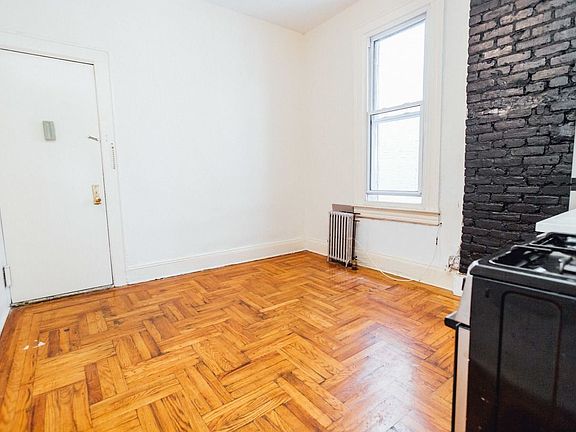 2nd image of 18 Irving Ave APT 3