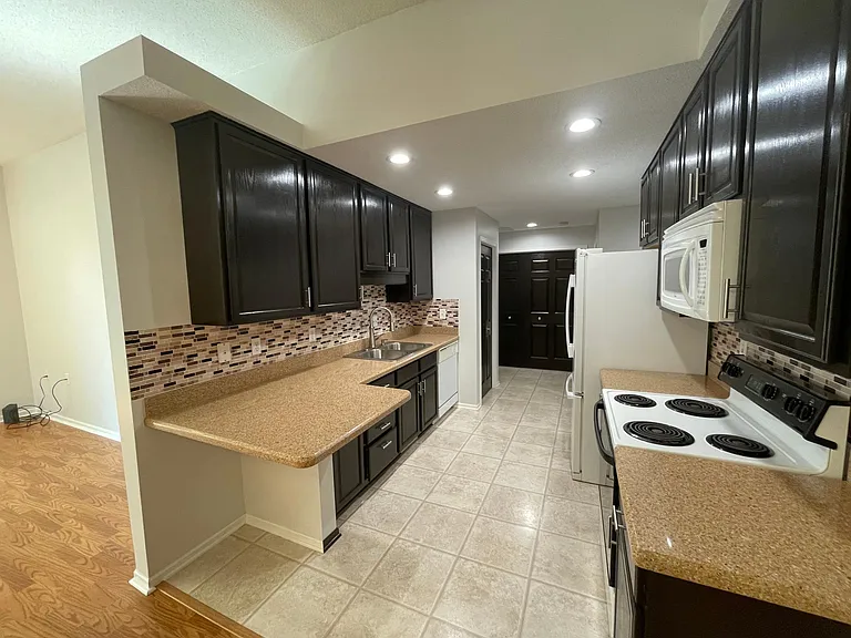 1364 Conservatory Ct — Photo 17