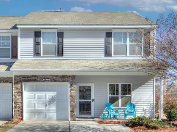 1439 Harpers Inlet Dr, Clover, SC 29710