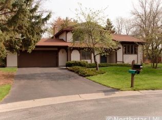 1301 Nursery Hill Ct, Arden Hills, MN 55112