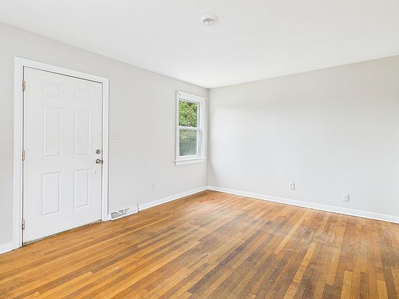 2nd image of 4707 Castlewood Rd