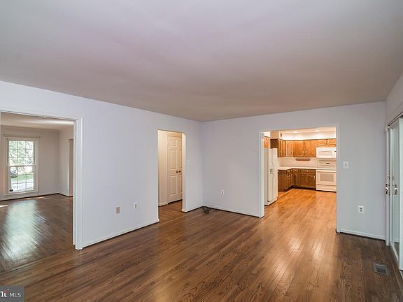 5th image of 11208 Cranbrook Ln