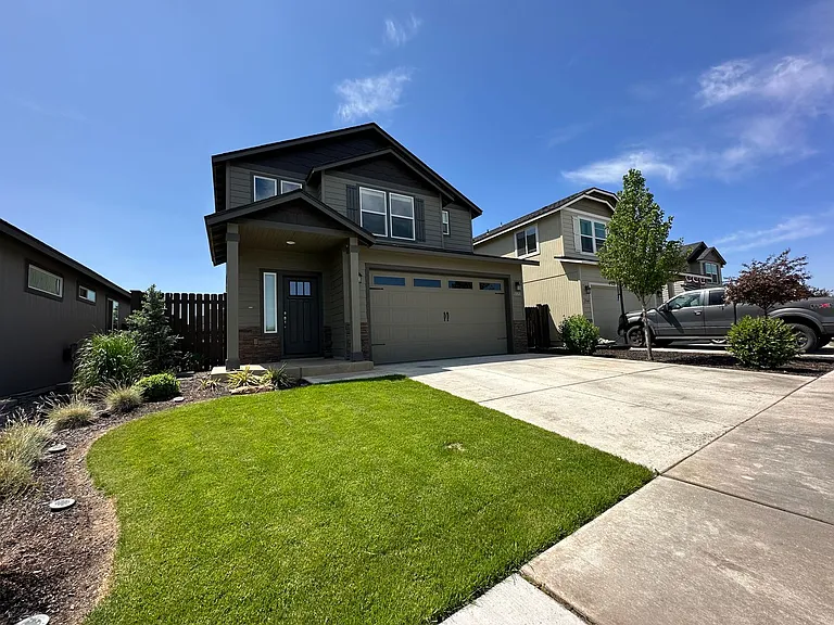 2558 NW Hemlock Way — Photo 2