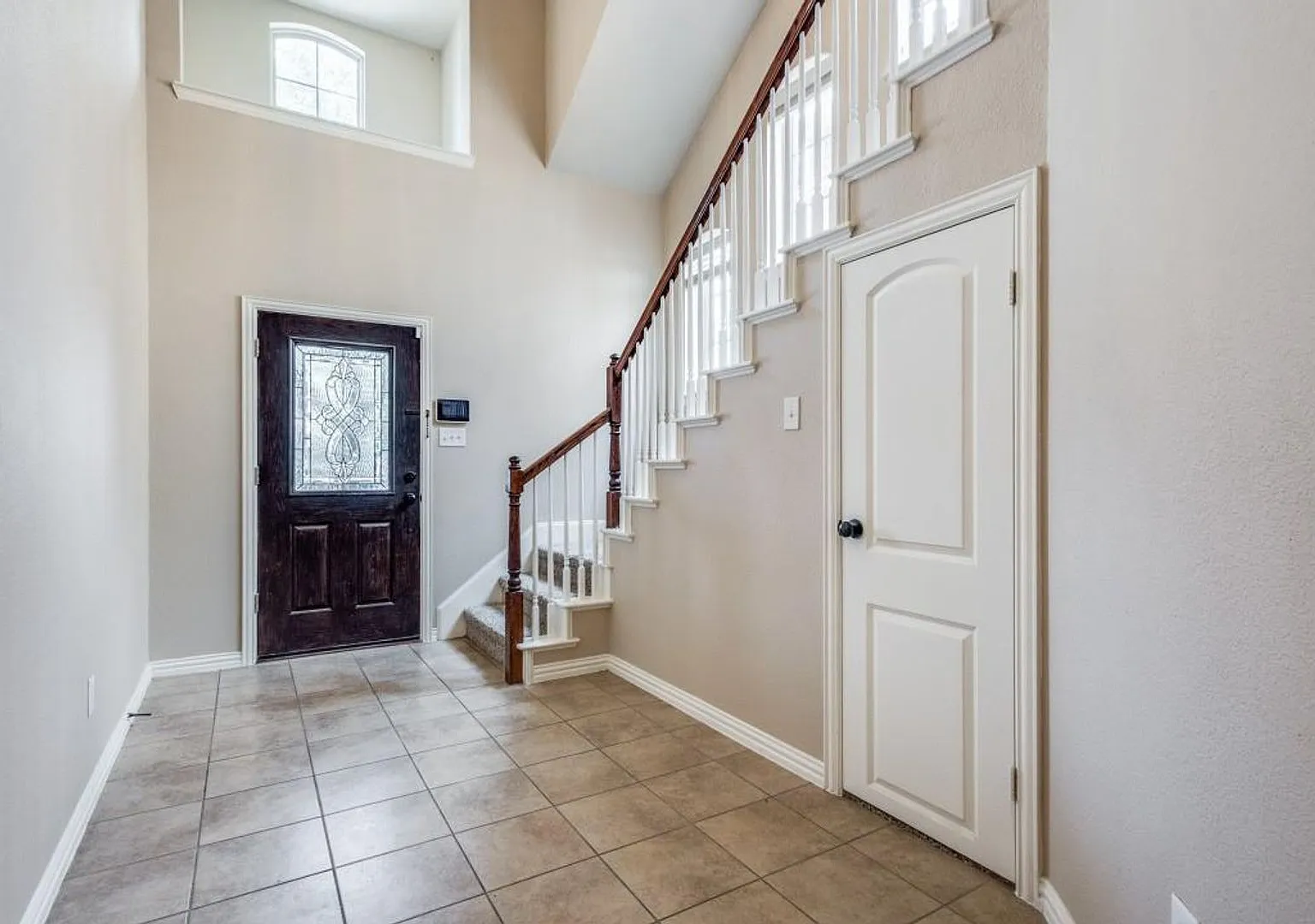 Beautifully maintained and home in Castle Hills North. — Photo 4