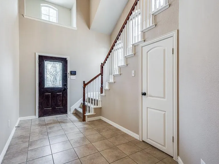 205 Chester Dr — Photo 4