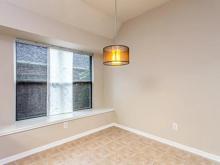 11 Fair Light Ct — Photo 13