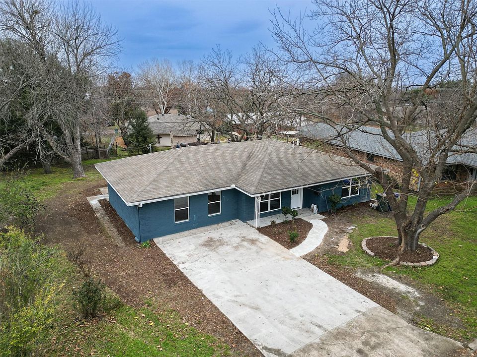 2nd image of 745 Holiday Dr
