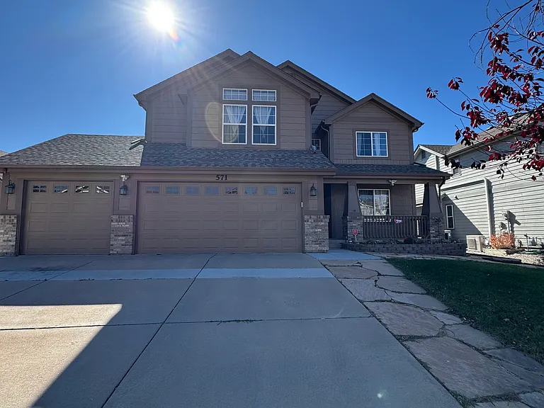 571 Fox Run Cir — Photo 1