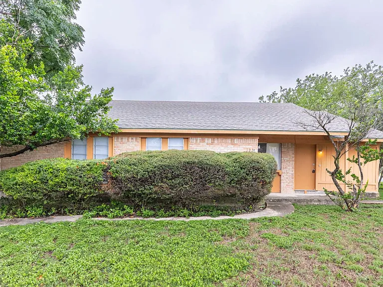 323 W William Cannon Dr #A — Photo 1