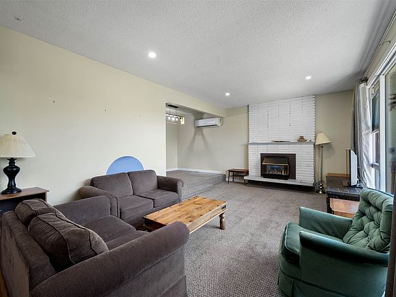 4th image of 1160 Kemano St