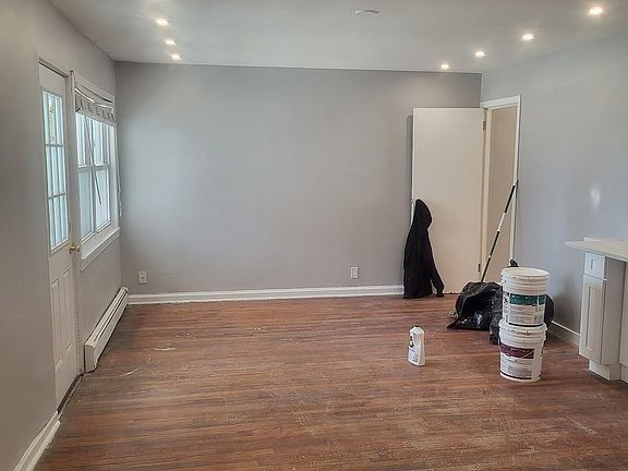 3rd image of 205 E Broadway APT 1B