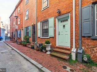 908 Waverly St, Philadelphia, PA 19147