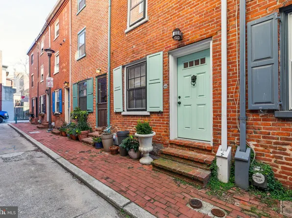 908 Waverly St, Philadelphia, PA 19147