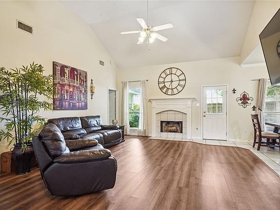 4th image of 2231 Biron St