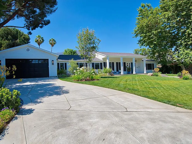 91 E Bonita Ave — Photo 2