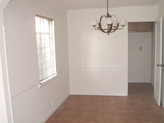 8 x 10 Dining Area