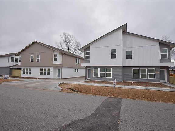 2nd image of 3035-3037 W Sandra St #1-2