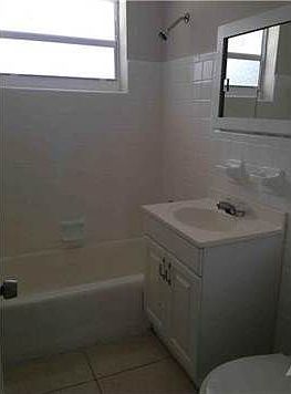 5th image of 2500 Flamingo Dr