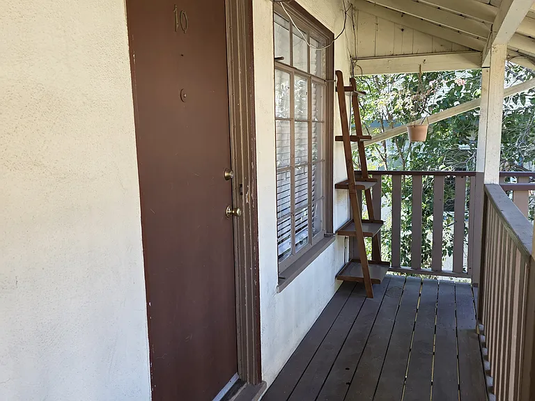 1520 25th St #10 — Photo 3