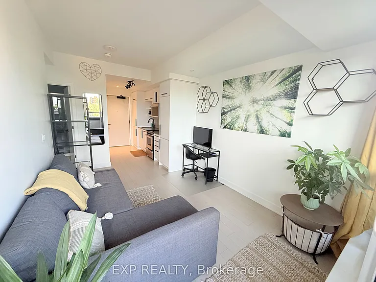 560 Rideau St #423 — Photo 3