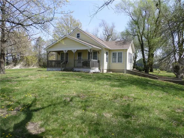 33698 Amelia Earhart Dr, Easton, KS 66020