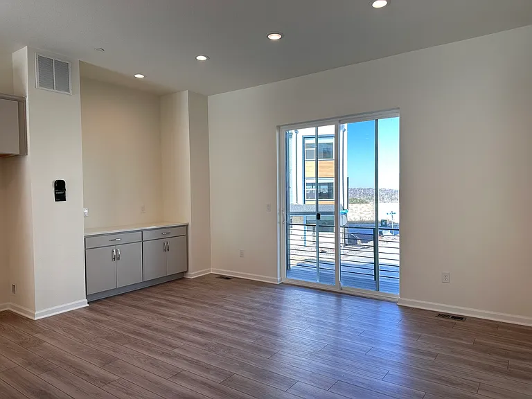 760 Josephine Way — Photo 7