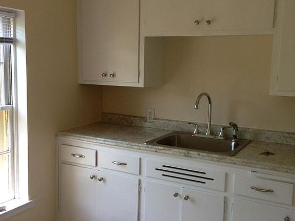 4th image of 4370 N Wilson Dr APT 4