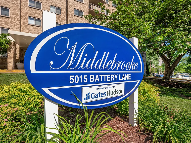 Middlebrooke Apartments — Photo 26