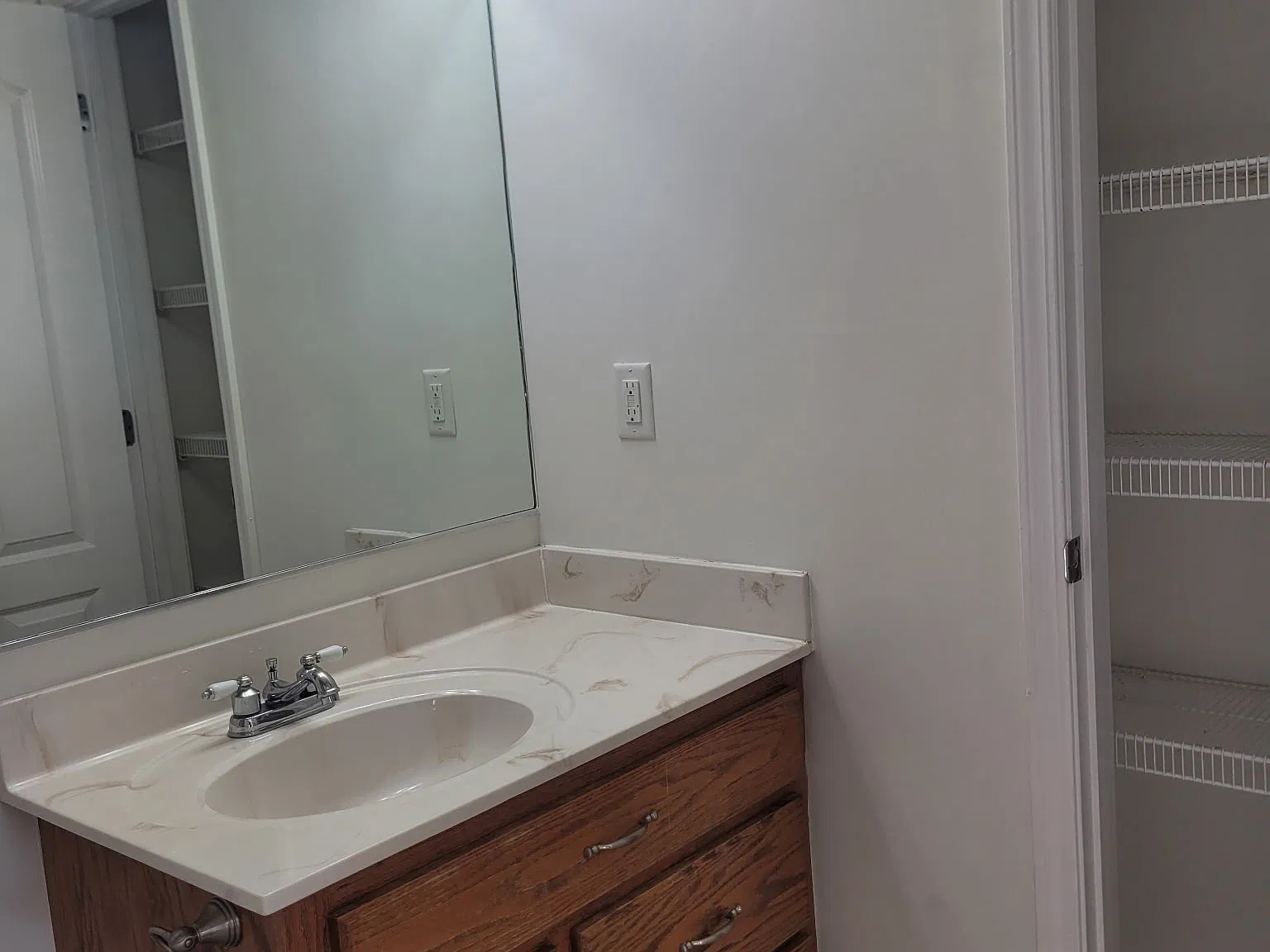 3 bed, 1221 sqft, $1,900 — Photo 4