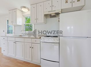 18 Crescent Dr, Hyannis, MA 02601