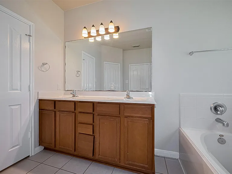 21406 Rioja Bluff Ln — Photo 32